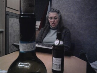 04-03; Elbe; Heidi beim Trinken am Abend