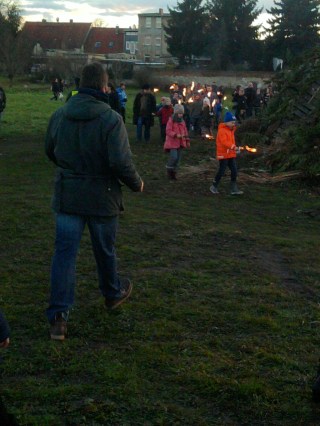 04-04; Elbe; Frohse; Osterfeuer 01