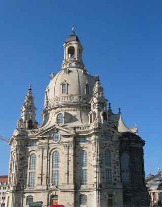 04-09; Dresden; Frauenkirche zuschnitt; Von Peter