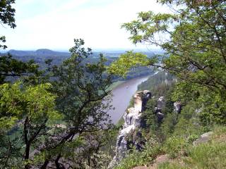 04-09; Elbsandsteingebirge mit Elbe