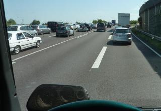 08-01; Elbe Tschechien; Erster Stau bei Königslutter