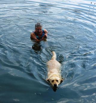 08-05; Litomerice; Lara lernt Schwimmen 02