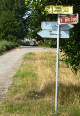 08-06; Nucnice, Standplatz an kleiner Fähre 01