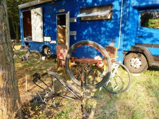 08-09; Kostelec, Fahrrad platt 02