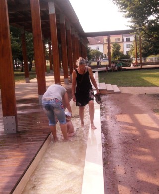 08-10; Podebrady; Wassertreten 01