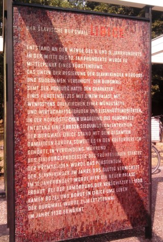 08-11; Litice; historische Wallanlagen 02