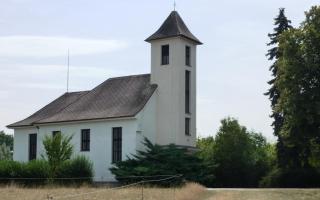 08-16; Serec; See von gegenüber; Kirche