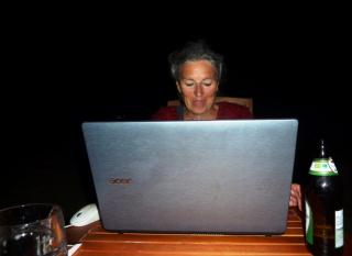 08-17; Serec; Heidi am Laptop