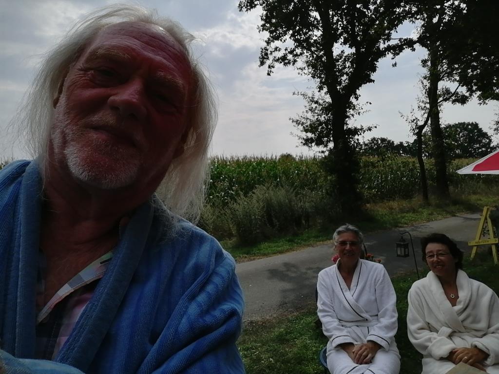 Morgenklön in angemessener Kleidung