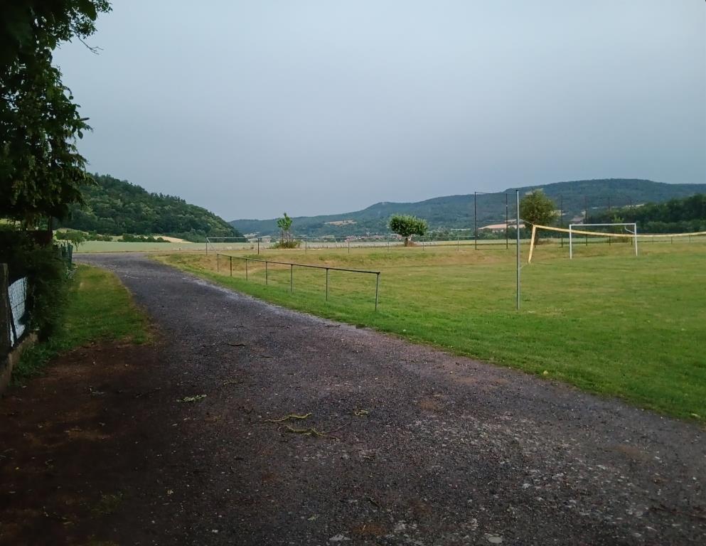 Der Nachbar: Der Fussballplatz