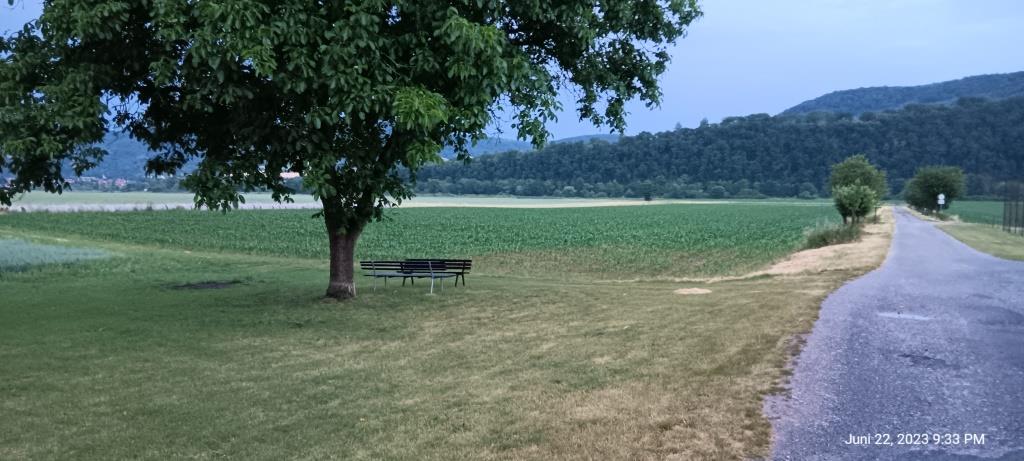 Sitzmöglichkeiten gibt es hier überall