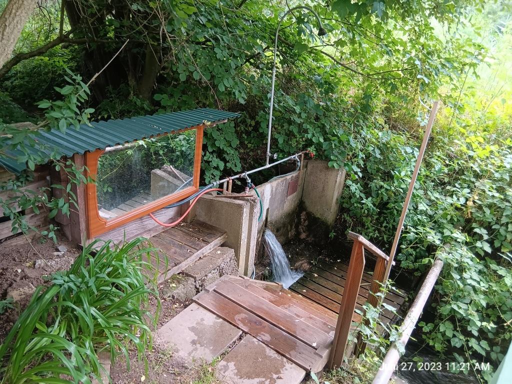 Und das ist die Freiluftdusche