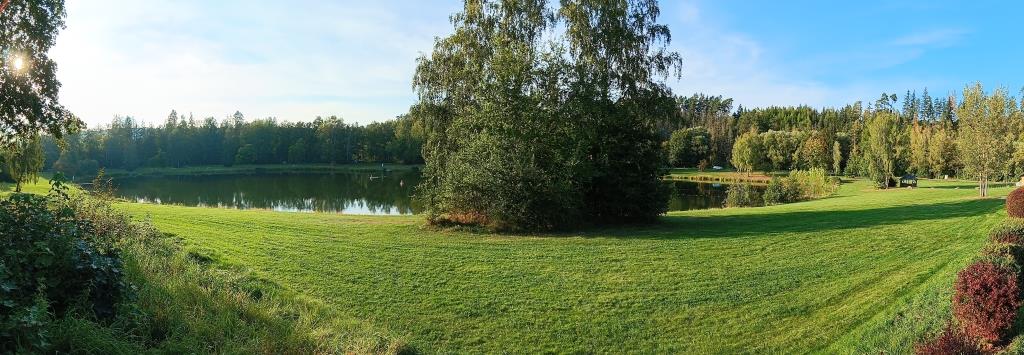 Ein Badesee mit Fischbesatz