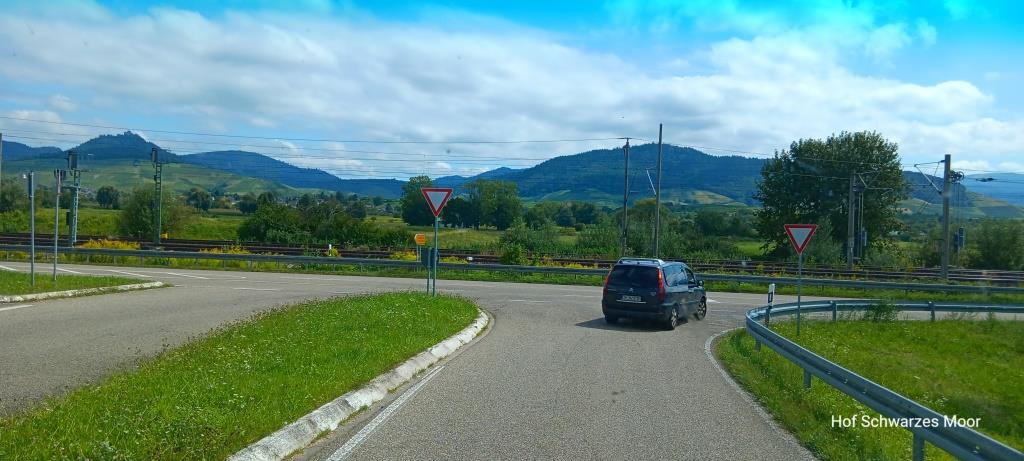 Es wird bergig am Horizont