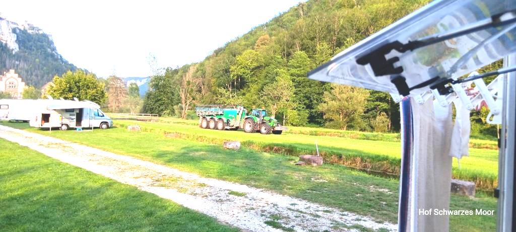 Gülle neben die WoMo's mit Deppenleuchte