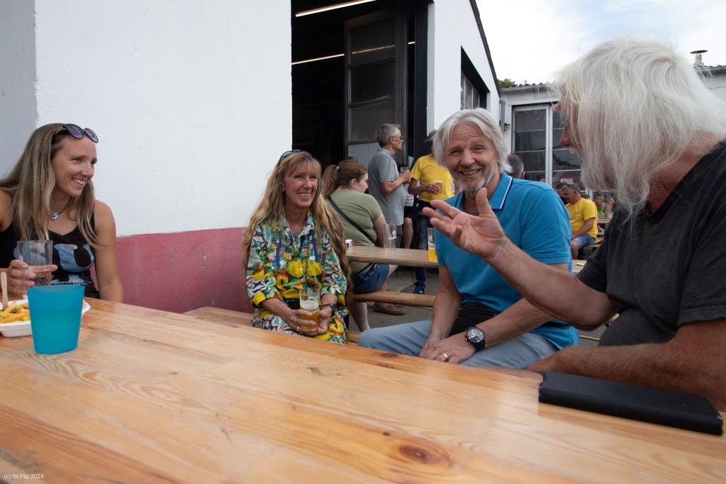 Wer lacht hier über wen - oder mit wem?